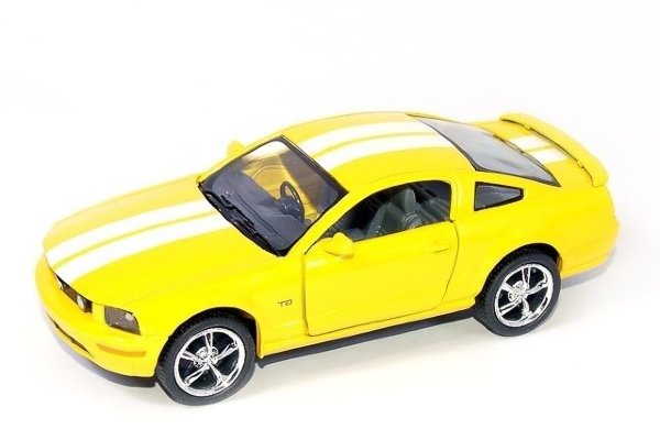 Модель 1:38 Ford Mustang GT в кор. Kinsmart